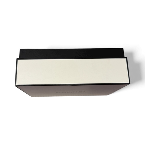 Chanel Gift Box - Picture 5 of 7